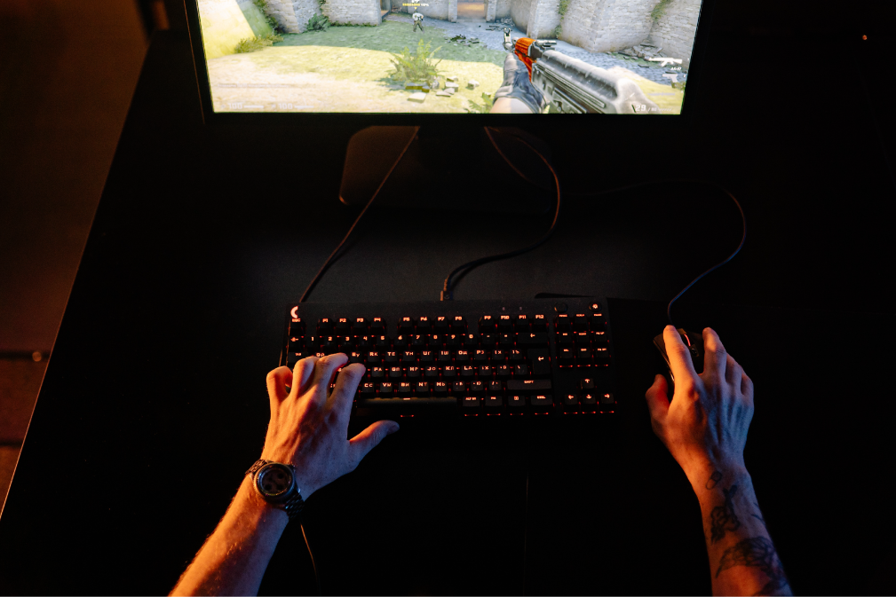 person-playing-csgo-source-pexels